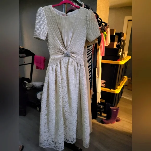 green halter dress maxi Malakhai Chiffon Halter Maxi Dress / Pastel Green | MESHKI